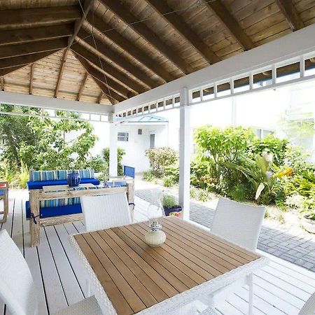 Villas Of The Galleon Seven Mile Beach Exterior photo