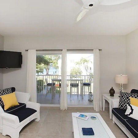 Villas Of The Galleon Seven Mile Beach Exterior photo