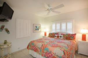 Villas Of The Galleon Seven Mile Beach Exterior photo