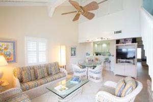 Villas Of The Galleon Seven Mile Beach Exterior photo