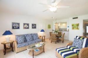 Villas Of The Galleon Seven Mile Beach Exterior photo